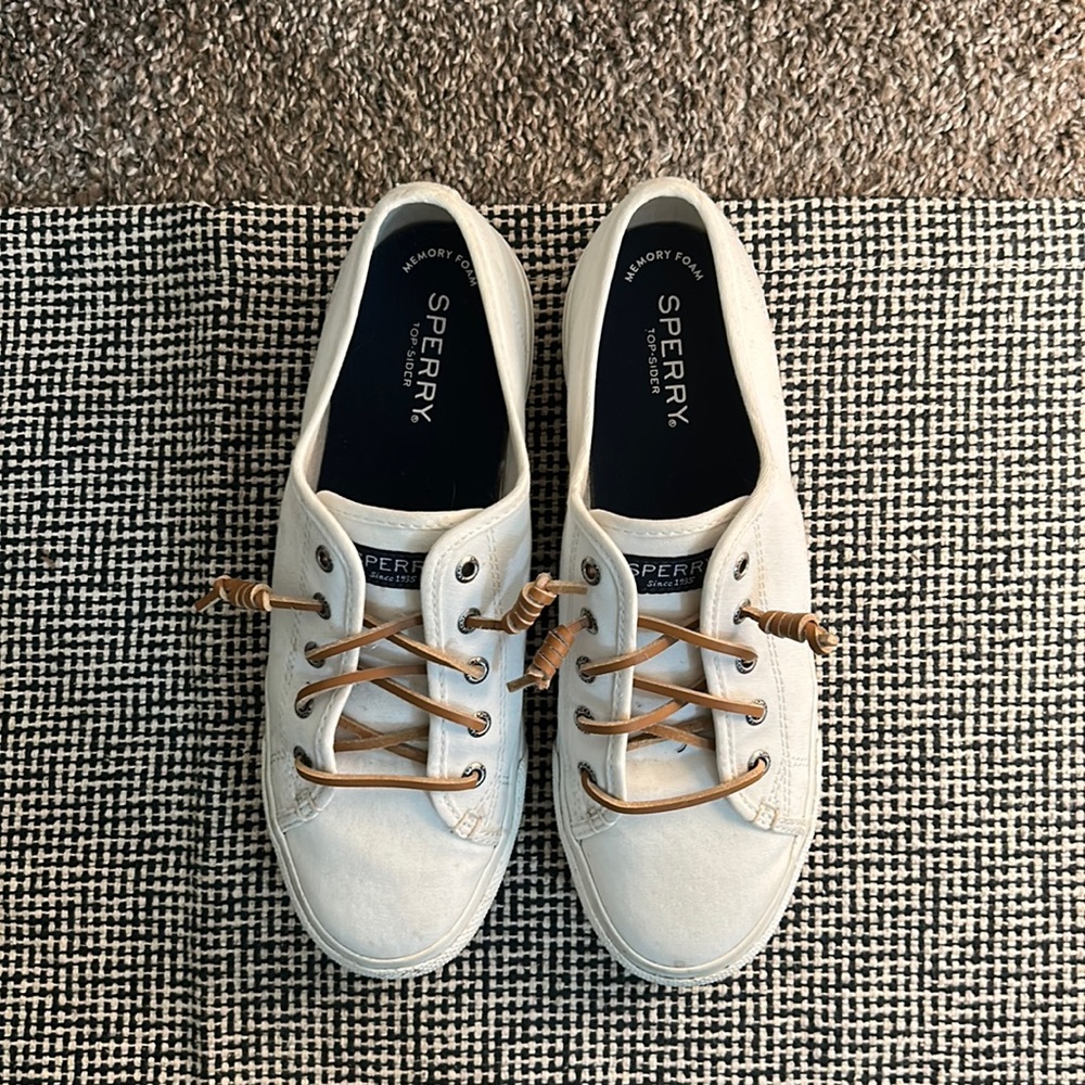 Sperry classic tennis shoes with elevated platform ✨ size 8